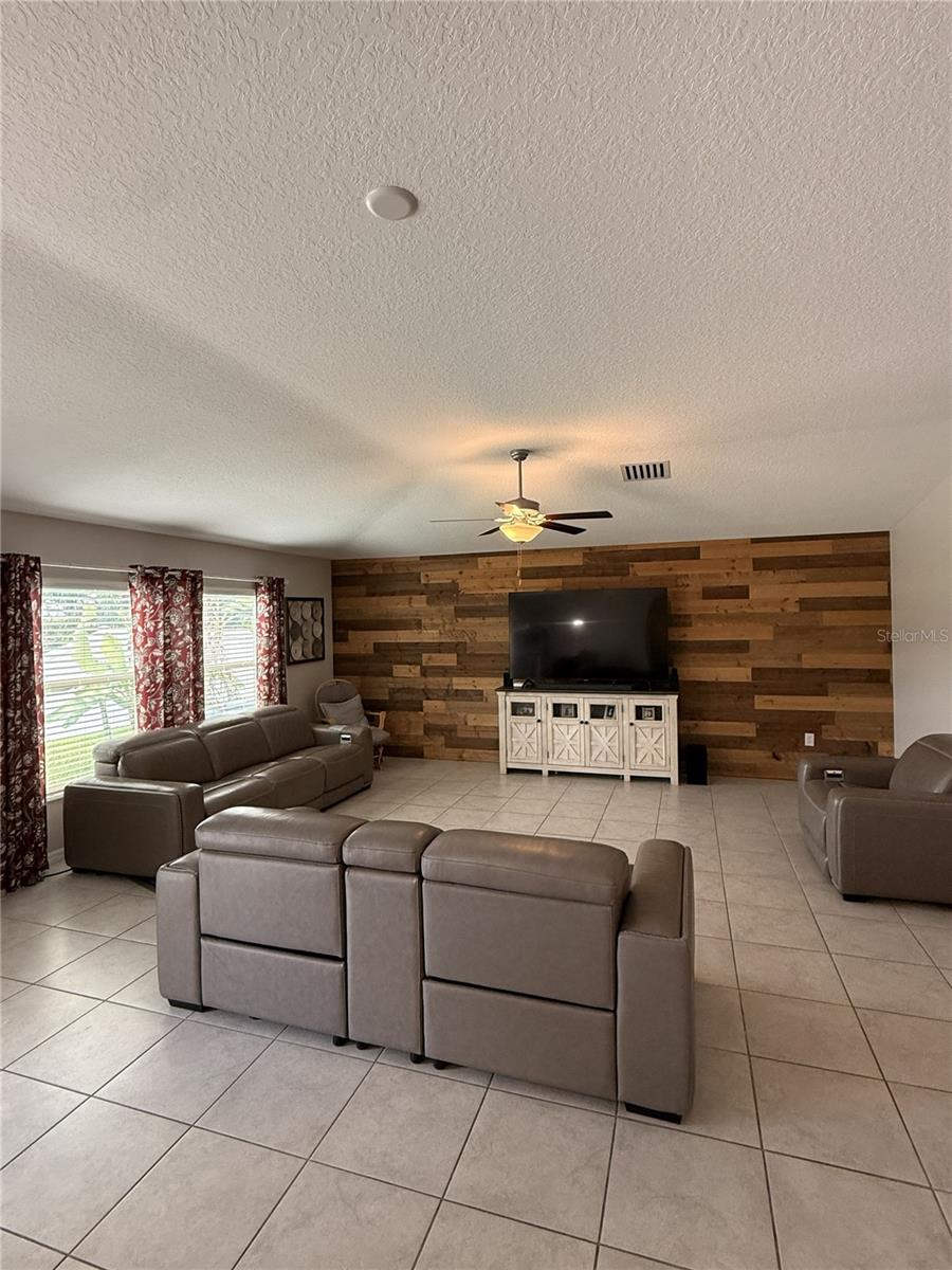 Image 33 of 45 For 146 Rain Berry Avenue