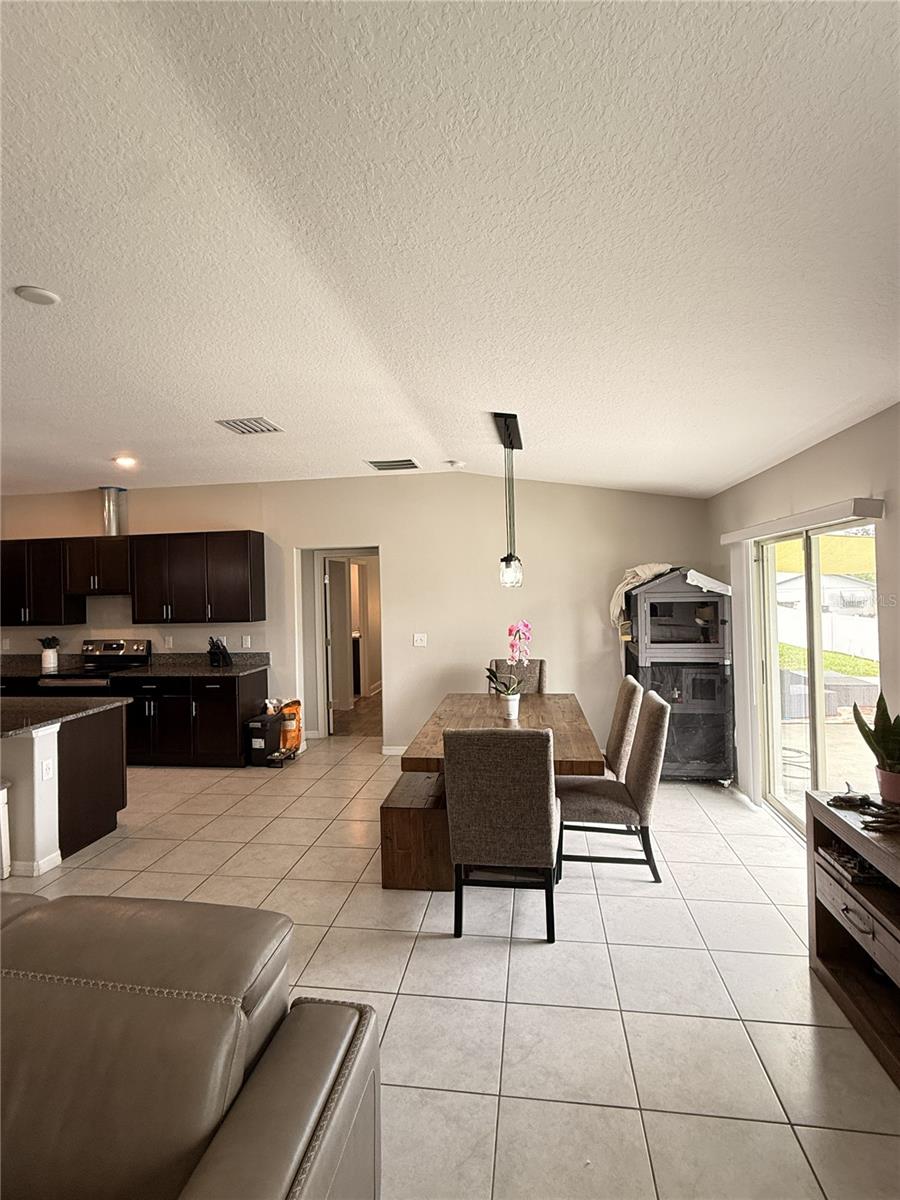 Image 34 of 45 For 146 Rain Berry Avenue