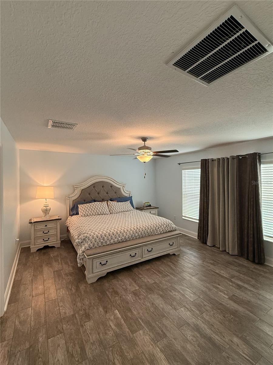 Image 35 of 45 For 146 Rain Berry Avenue