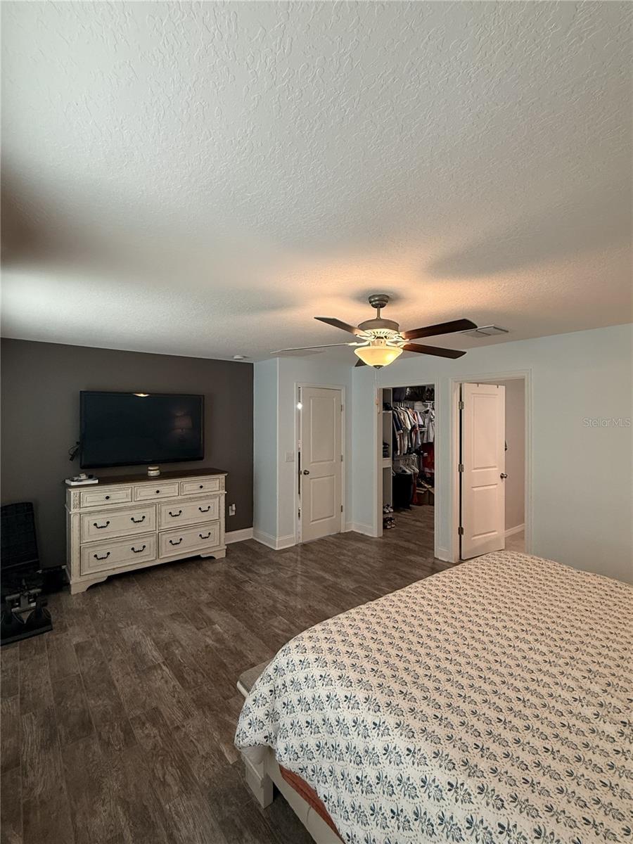 Image 36 of 45 For 146 Rain Berry Avenue