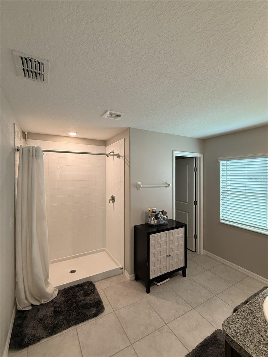 Image 38 of 45 For 146 Rain Berry Avenue