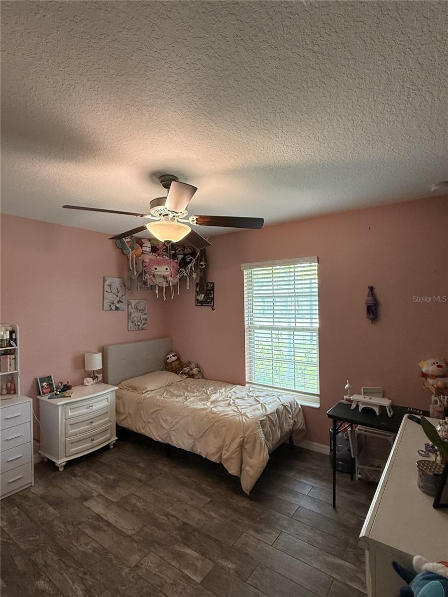 Image 8 of 45 For 146 Rain Berry Avenue