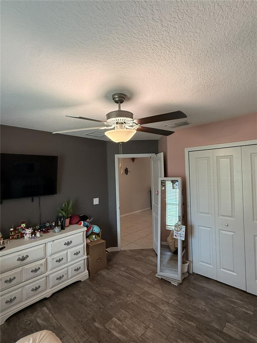 Image 9 of 45 For 146 Rain Berry Avenue