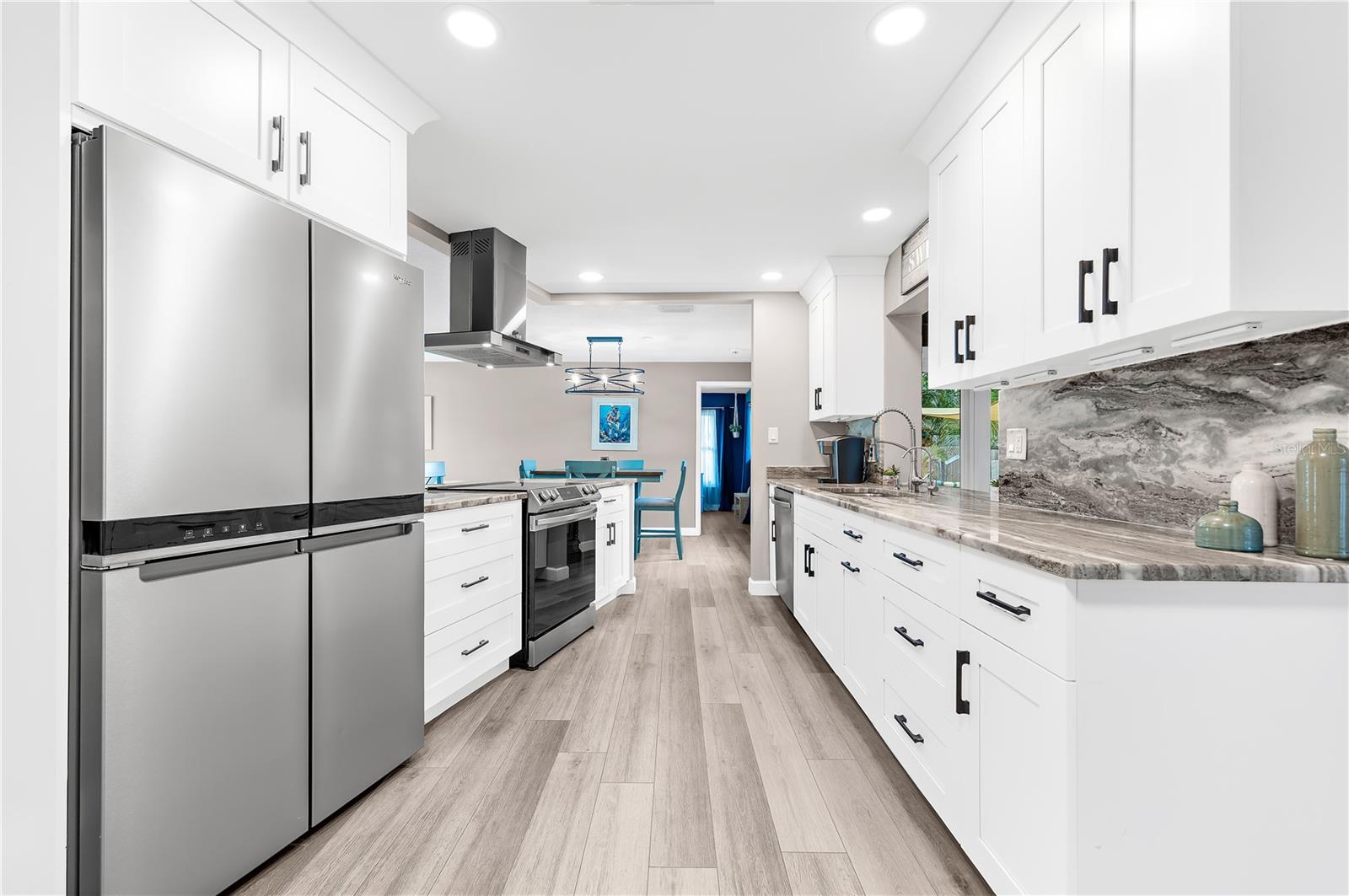 Listing photo id 9 for 1467 Cambridge Drive