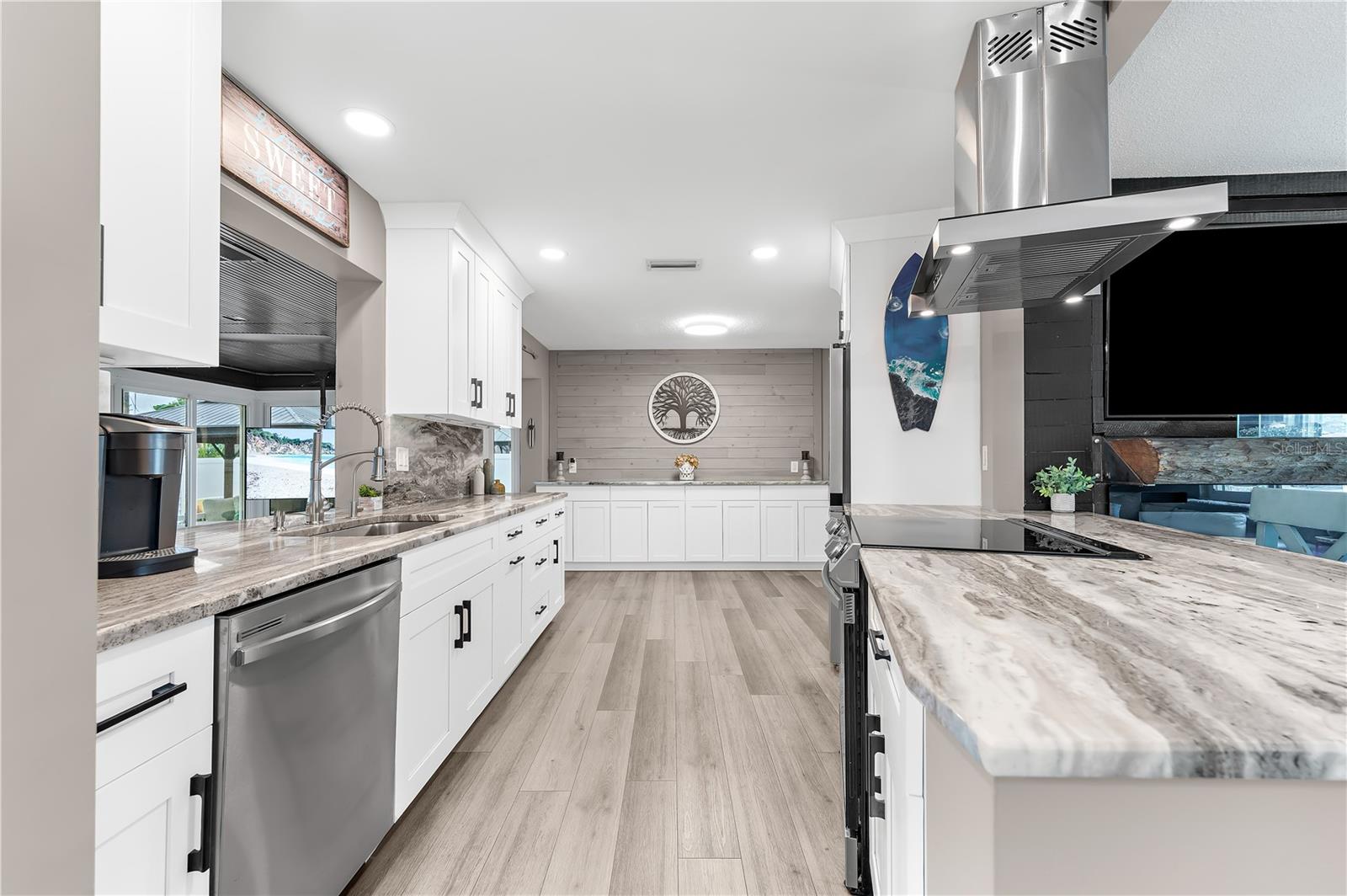 Listing photo id 11 for 1467 Cambridge Drive