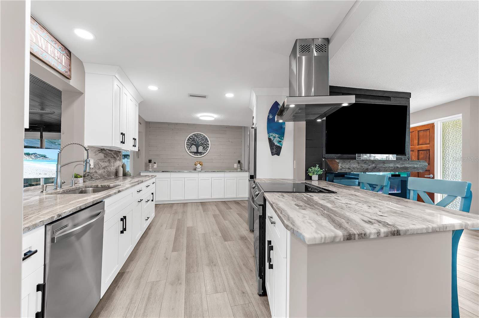 Listing photo id 13 for 1467 Cambridge Drive