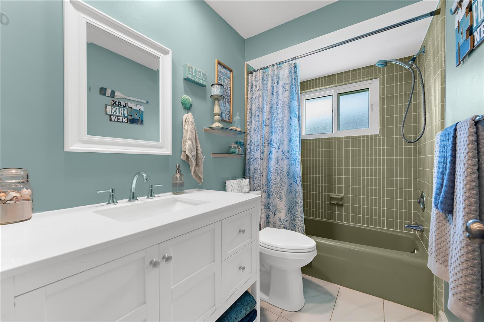 Listing photo id 18 for 1467 Cambridge Drive