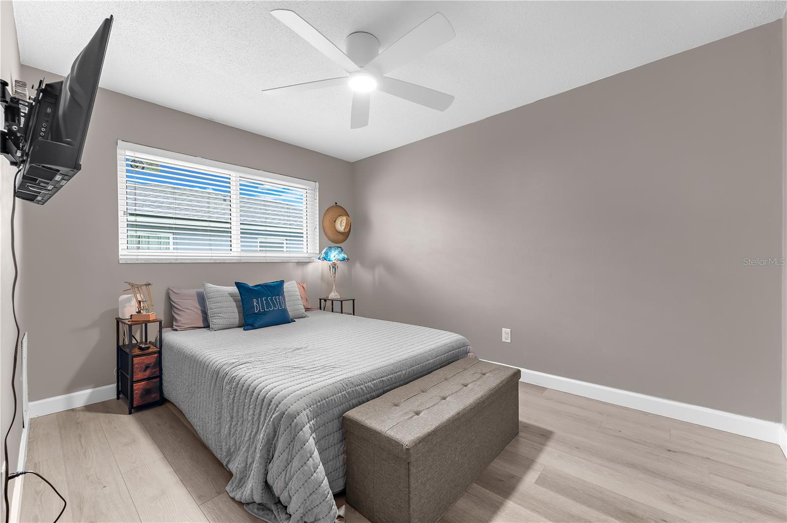 Listing photo id 19 for 1467 Cambridge Drive