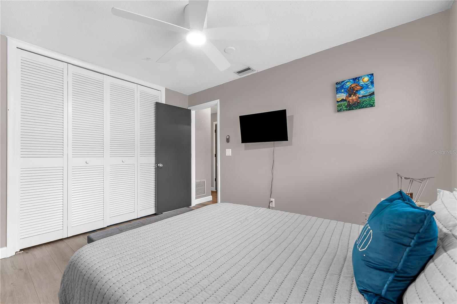 Listing photo id 20 for 1467 Cambridge Drive