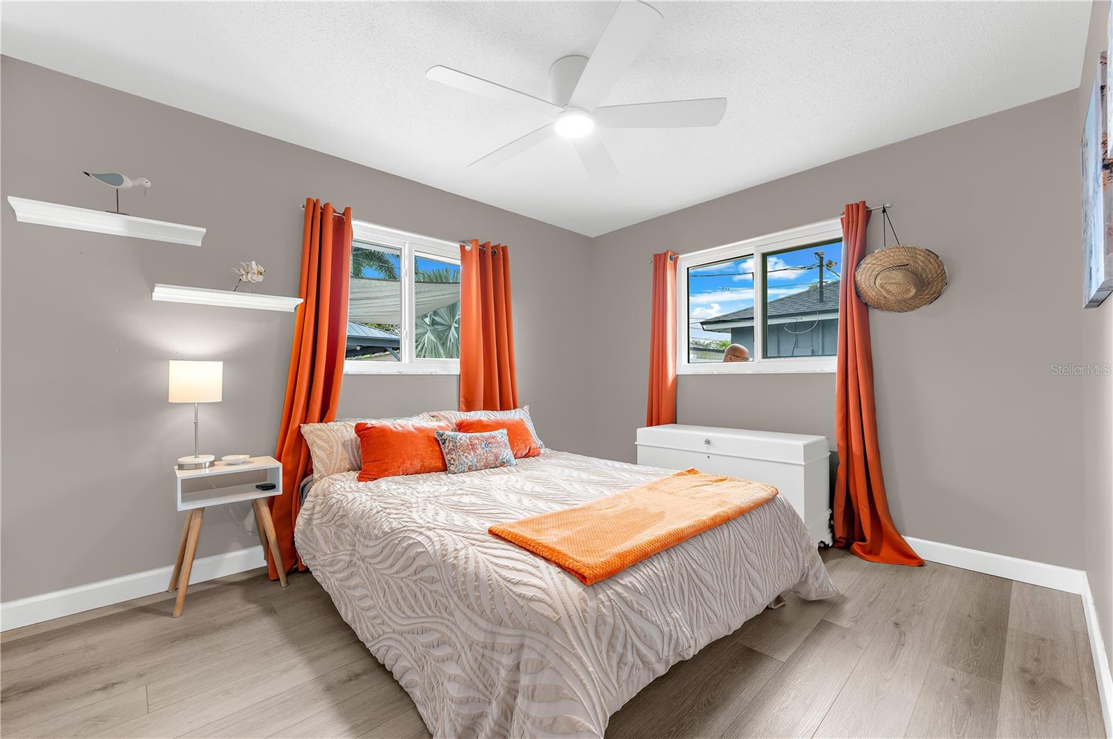 Listing photo id 21 for 1467 Cambridge Drive