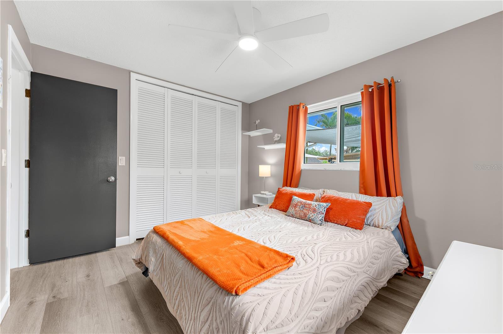 Listing photo id 22 for 1467 Cambridge Drive