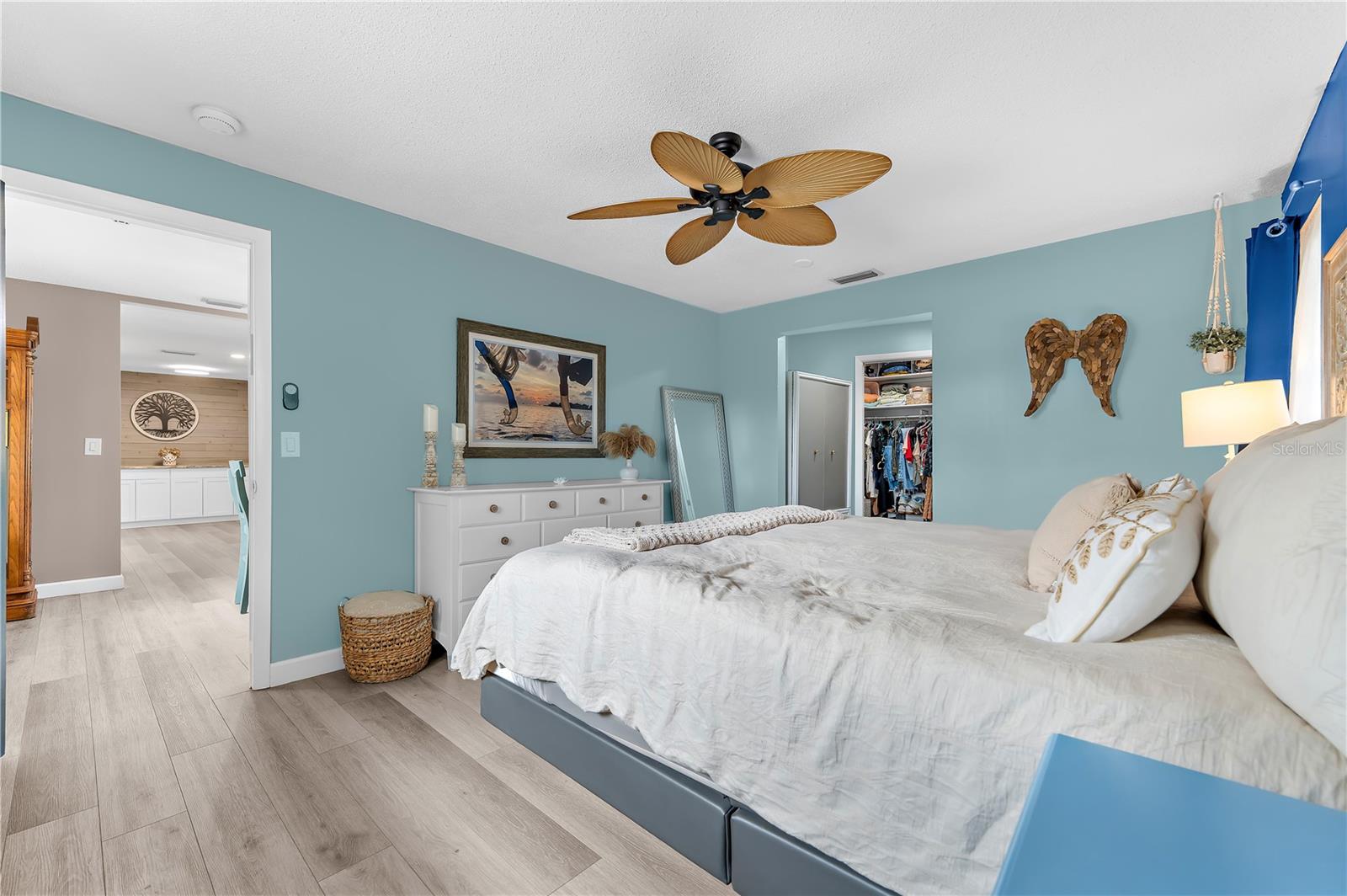 Listing photo id 25 for 1467 Cambridge Drive