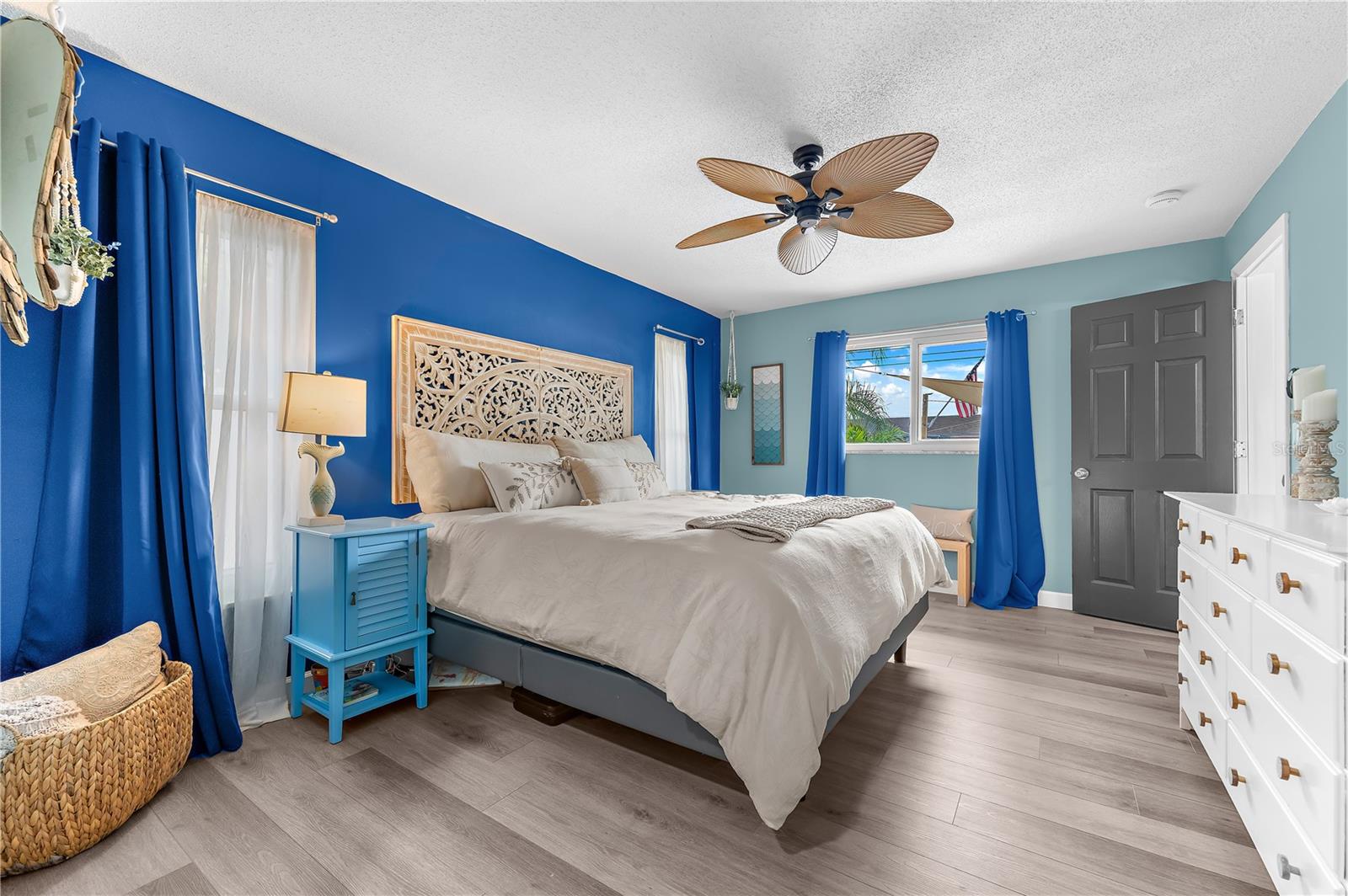 Listing photo id 26 for 1467 Cambridge Drive