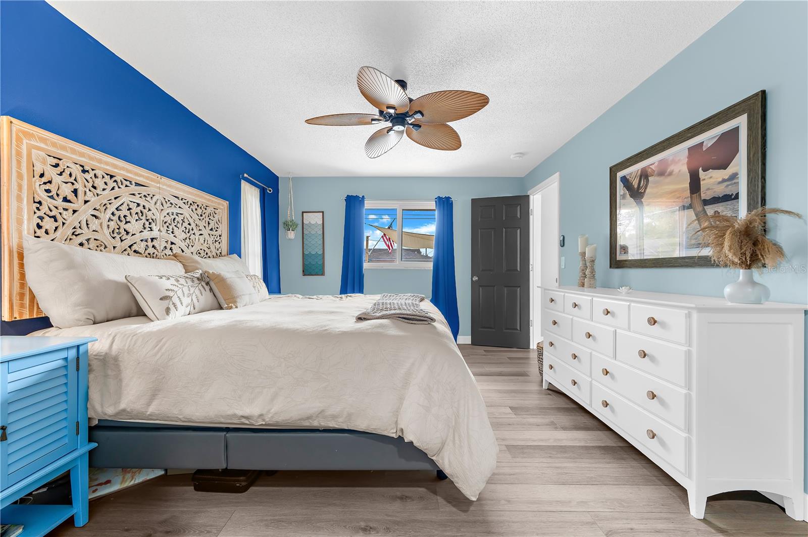 Listing photo id 27 for 1467 Cambridge Drive