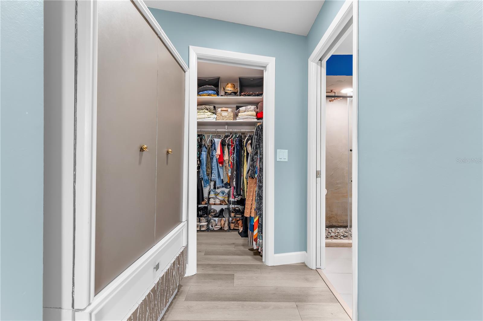 Listing photo id 29 for 1467 Cambridge Drive