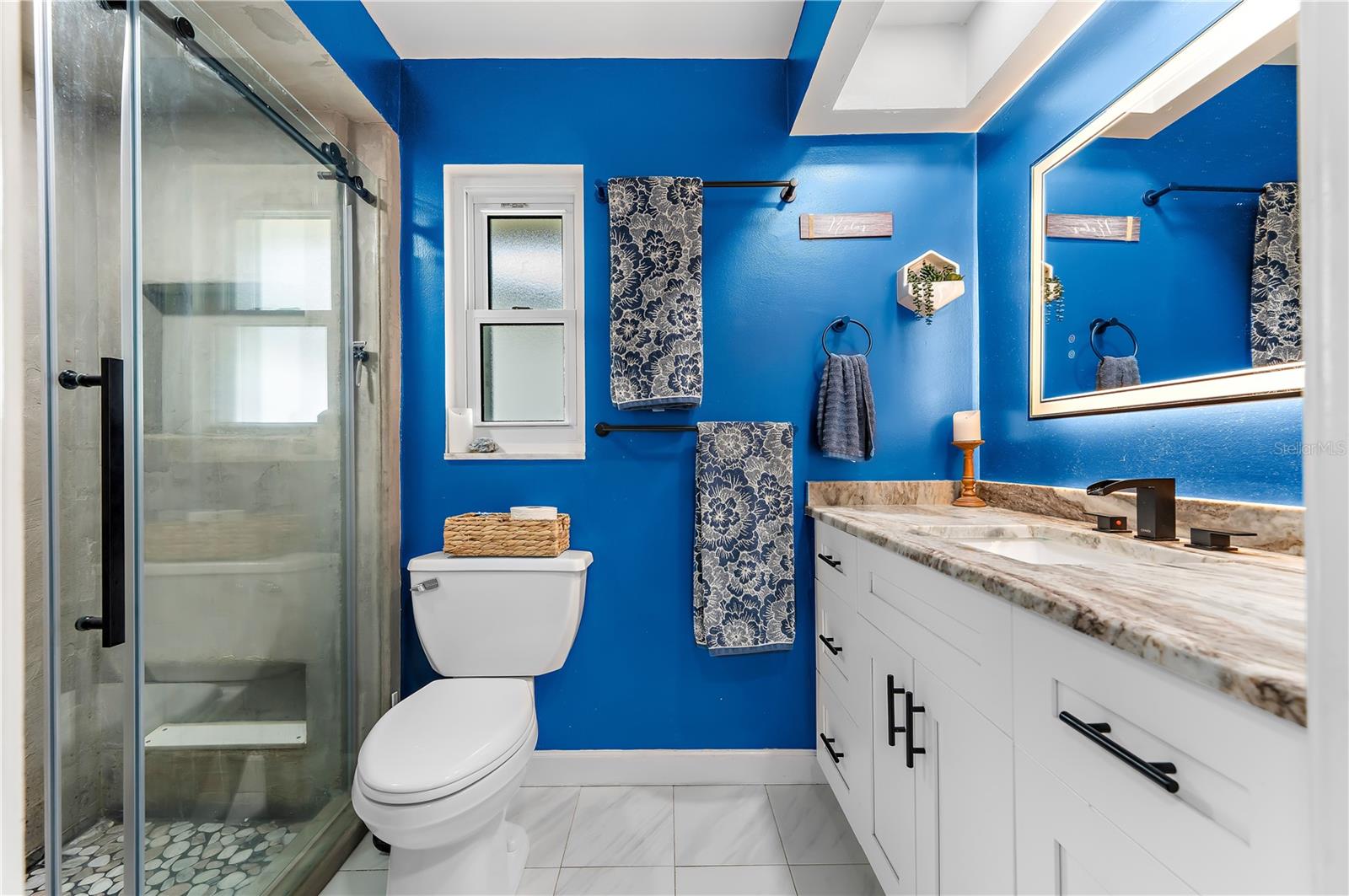 Listing photo id 31 for 1467 Cambridge Drive