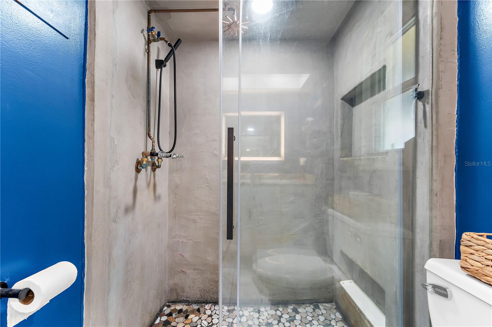 Listing photo id 32 for 1467 Cambridge Drive