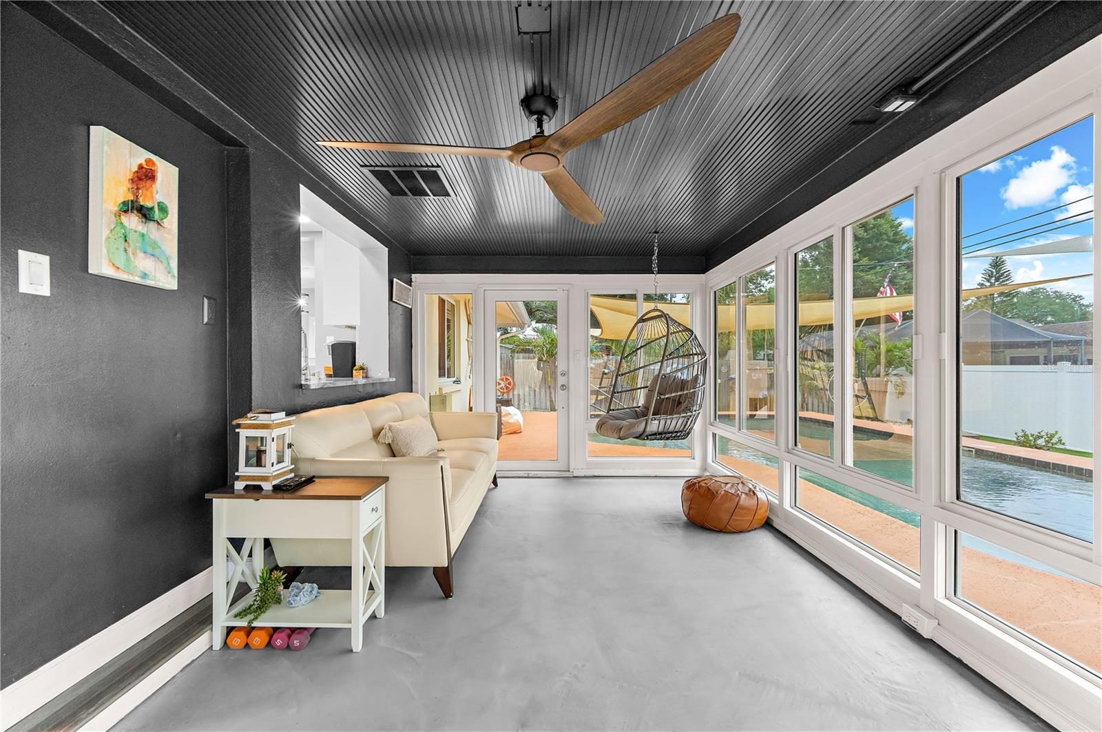 Listing photo id 36 for 1467 Cambridge Drive