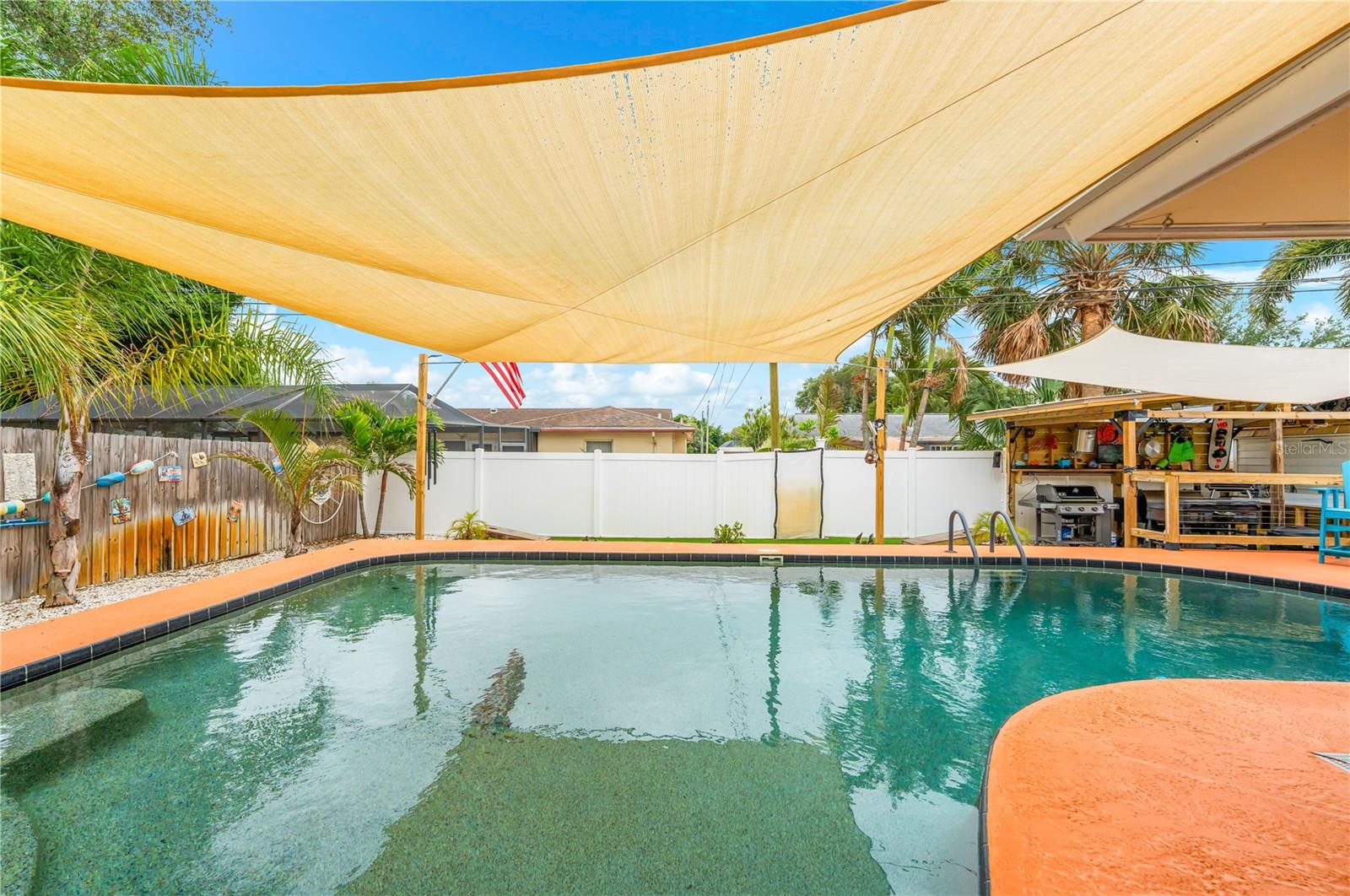 Listing photo id 40 for 1467 Cambridge Drive