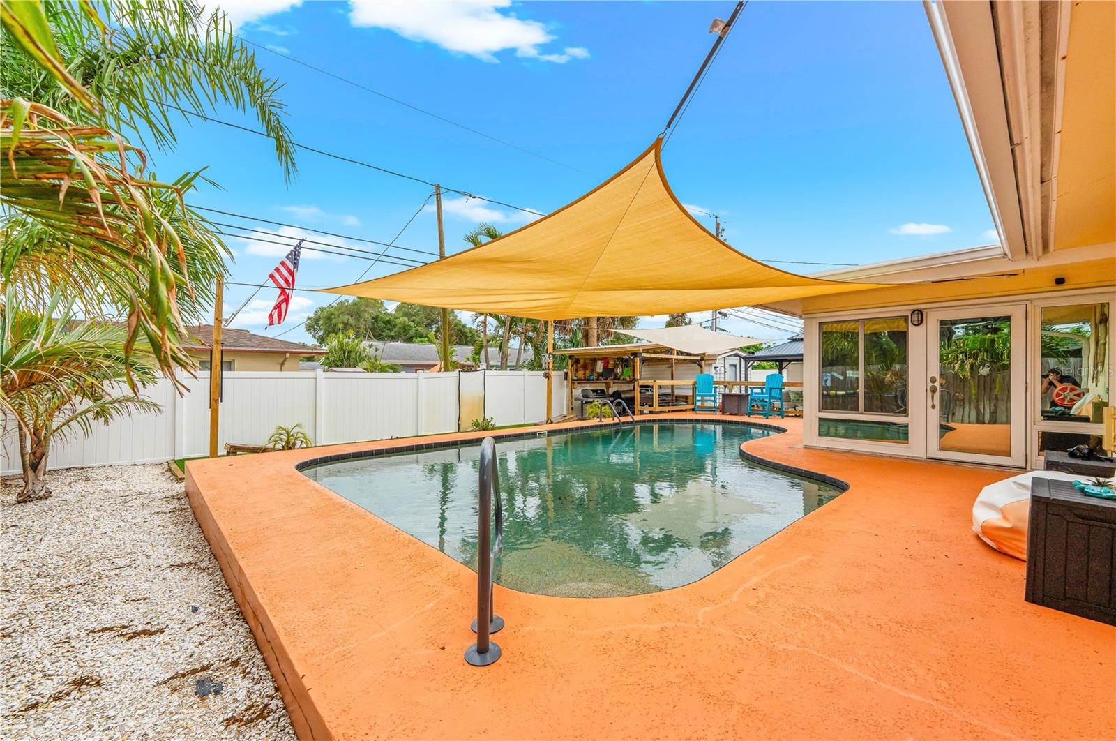 Listing photo id 42 for 1467 Cambridge Drive