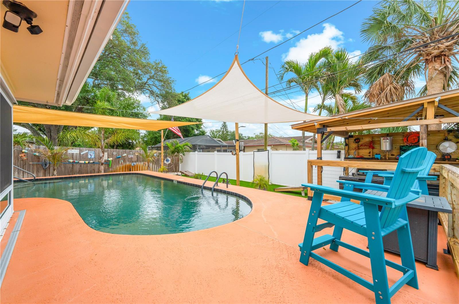 Listing photo id 43 for 1467 Cambridge Drive