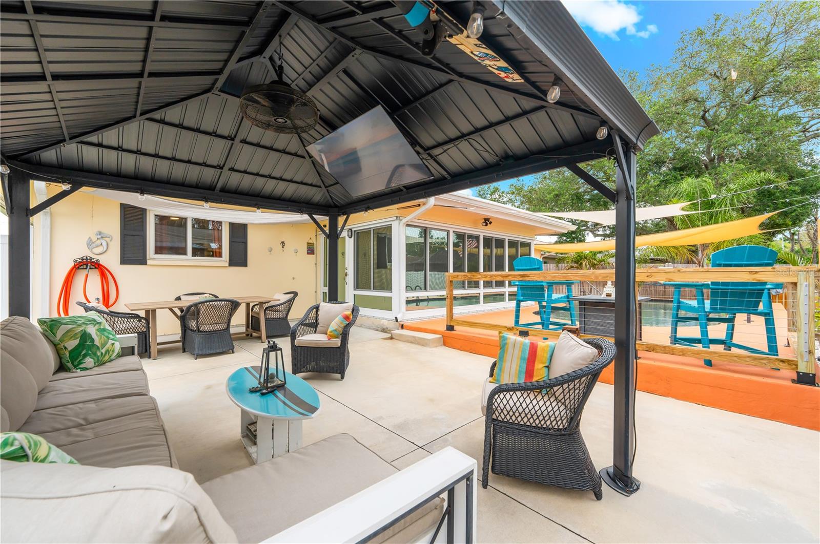 Listing photo id 44 for 1467 Cambridge Drive