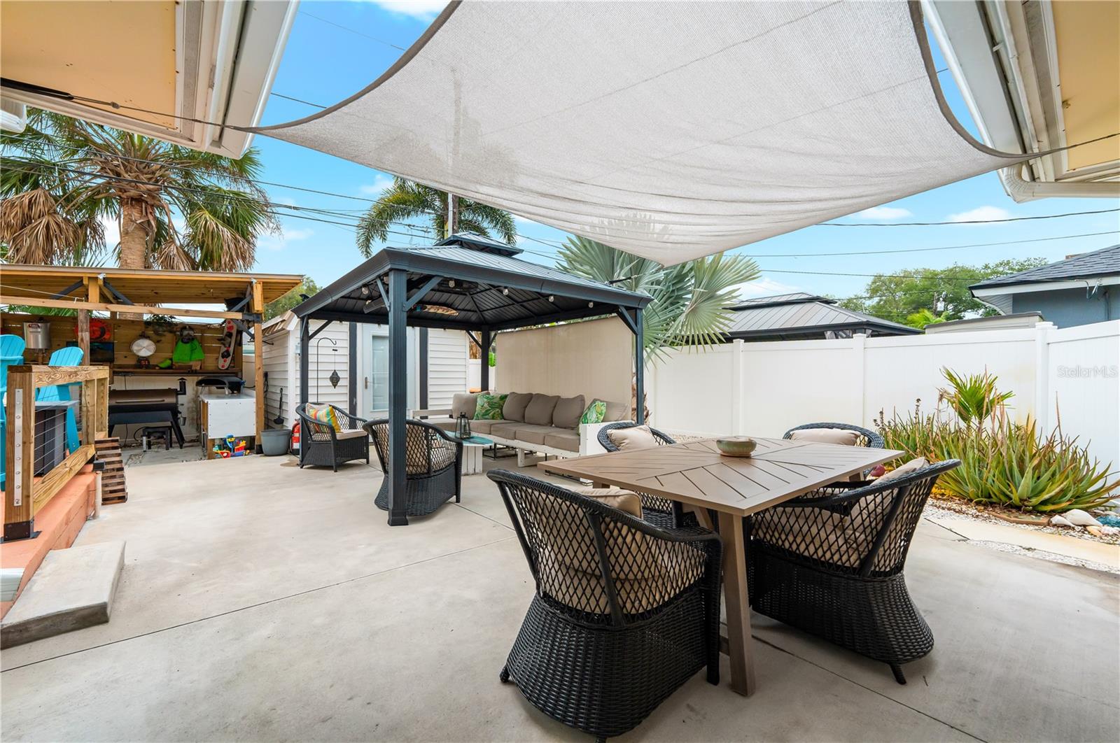 Listing photo id 46 for 1467 Cambridge Drive