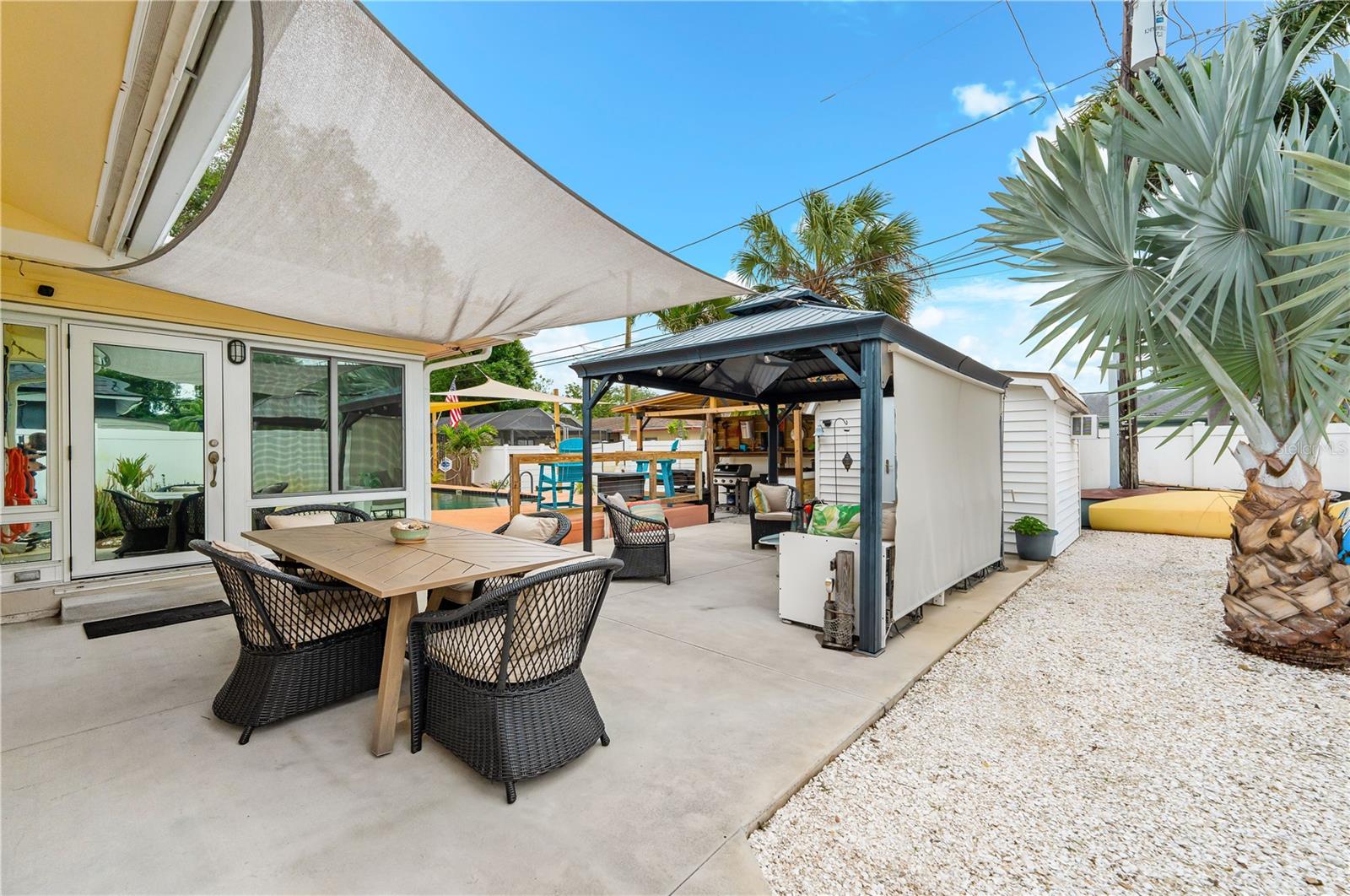 Listing photo id 48 for 1467 Cambridge Drive