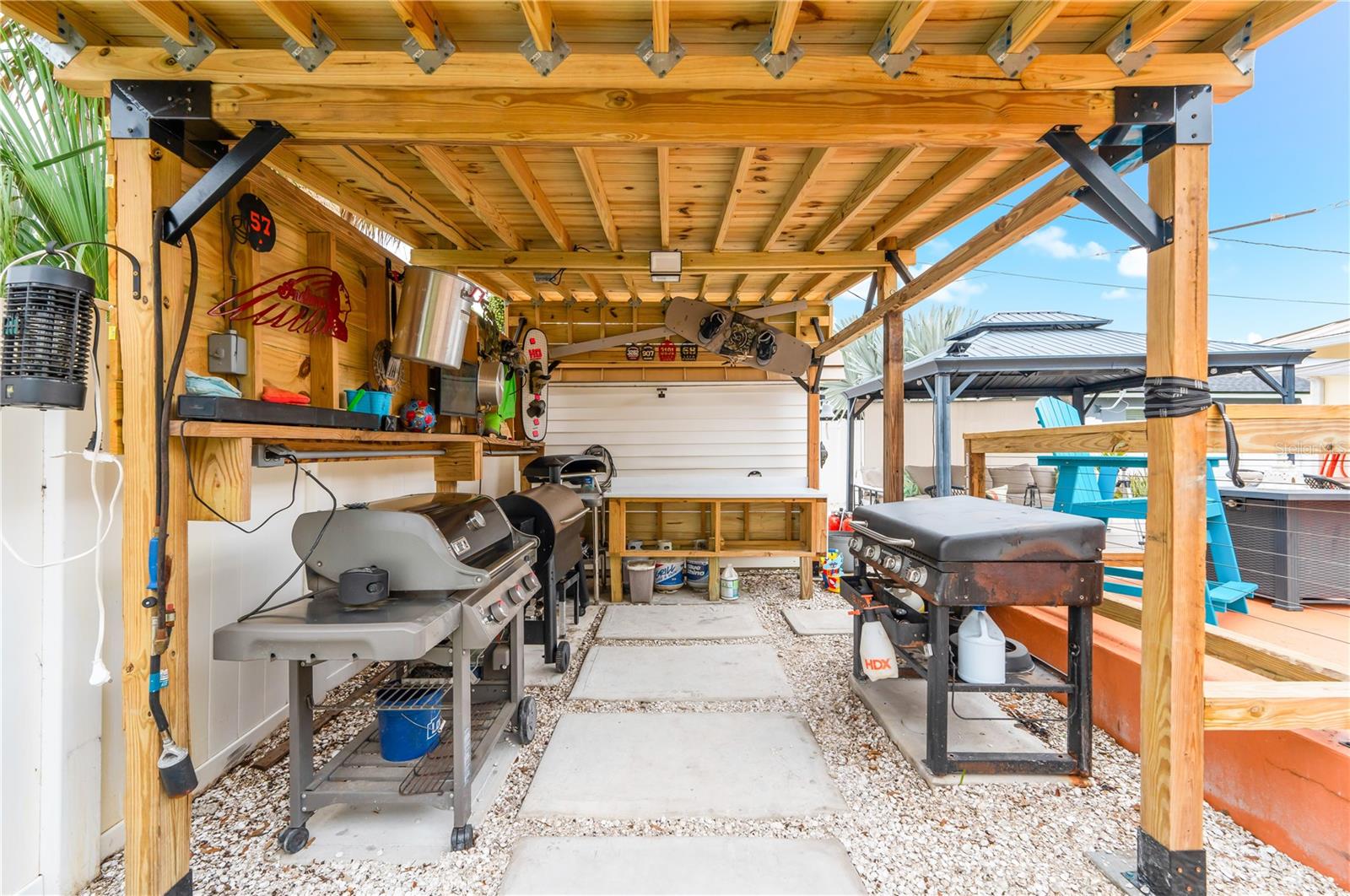 Listing photo id 50 for 1467 Cambridge Drive