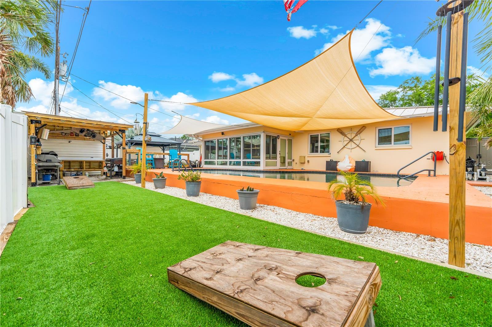 Listing photo id 51 for 1467 Cambridge Drive