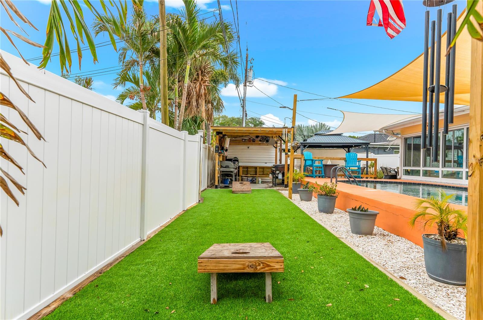 Listing photo id 52 for 1467 Cambridge Drive