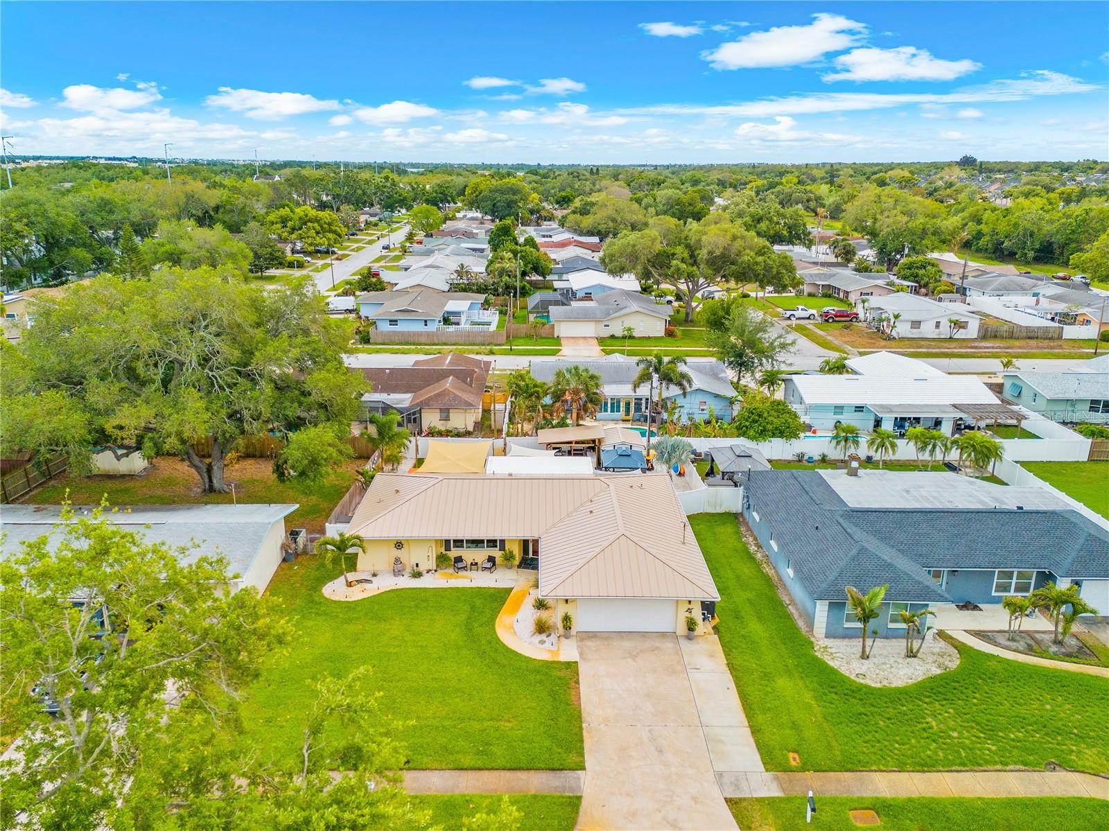 Listing photo id 57 for 1467 Cambridge Drive