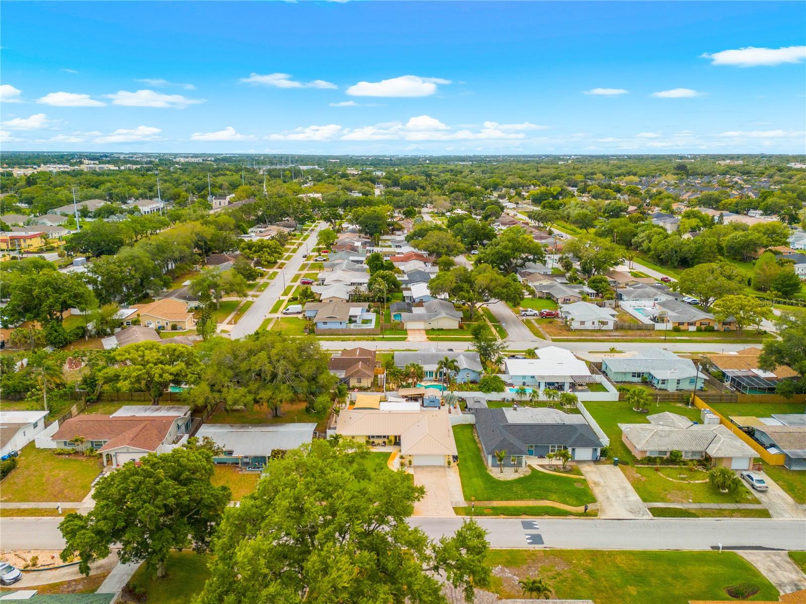 Listing photo id 59 for 1467 Cambridge Drive