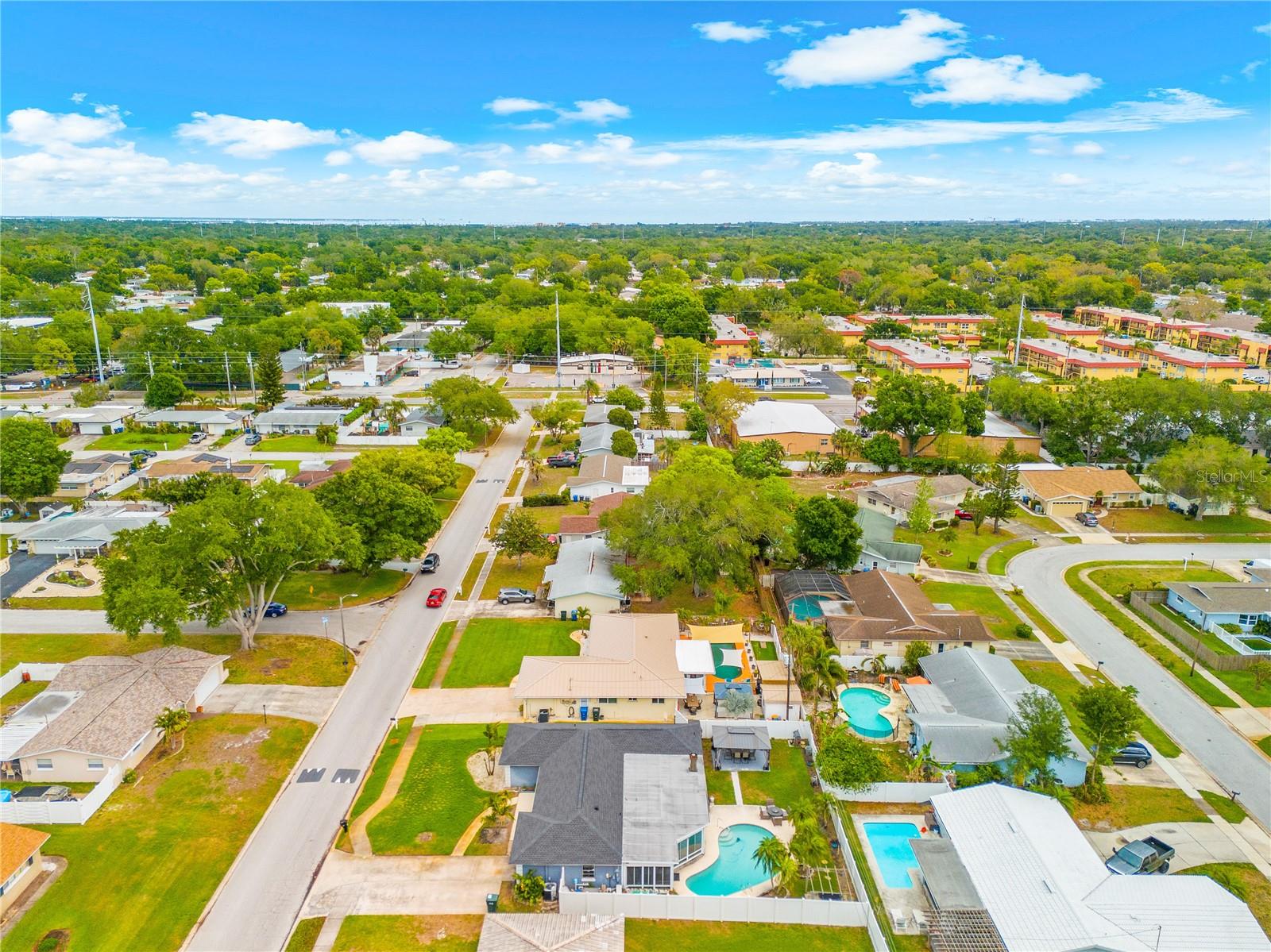 Listing photo id 61 for 1467 Cambridge Drive