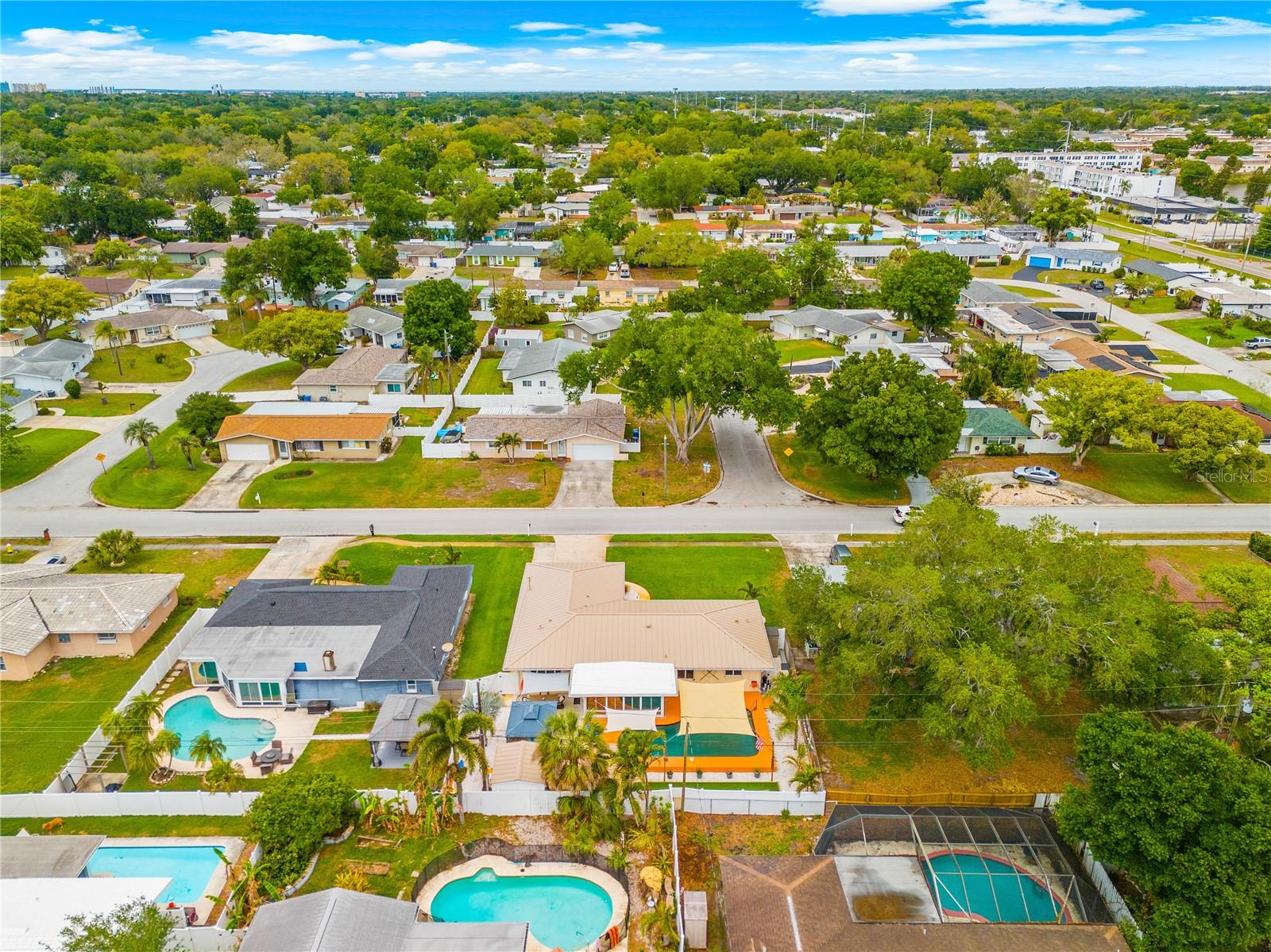 Listing photo id 64 for 1467 Cambridge Drive