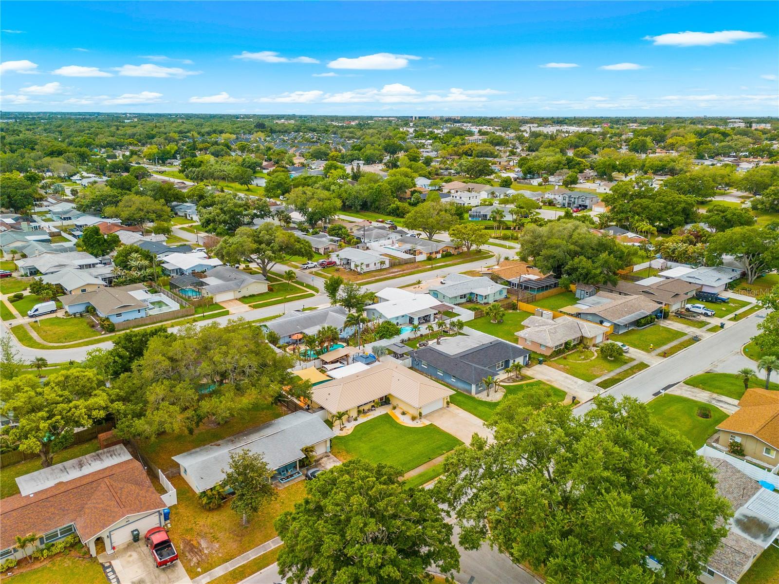 Listing photo id 68 for 1467 Cambridge Drive