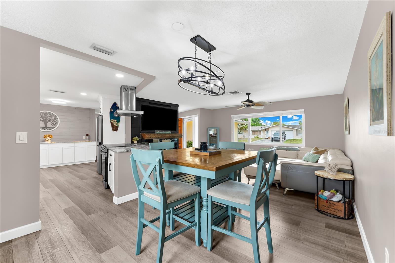 Listing photo id 7 for 1467 Cambridge Drive