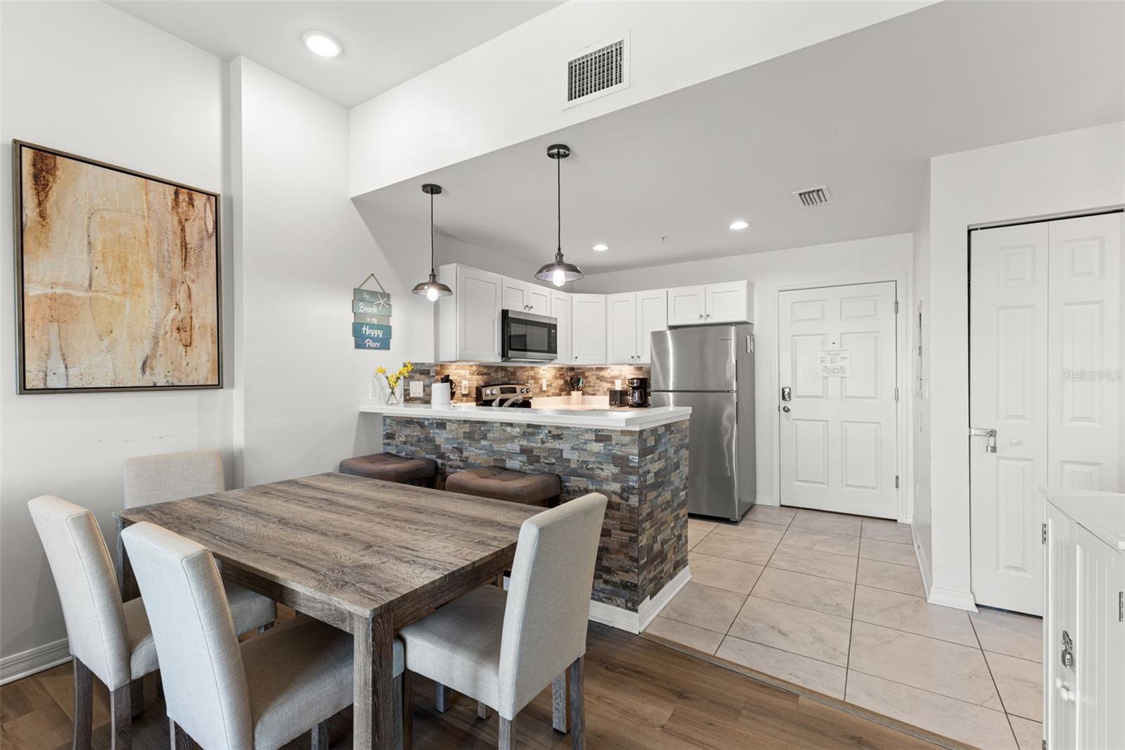 Listing photo id 11 for 13101 Gulf Boulevard 1605