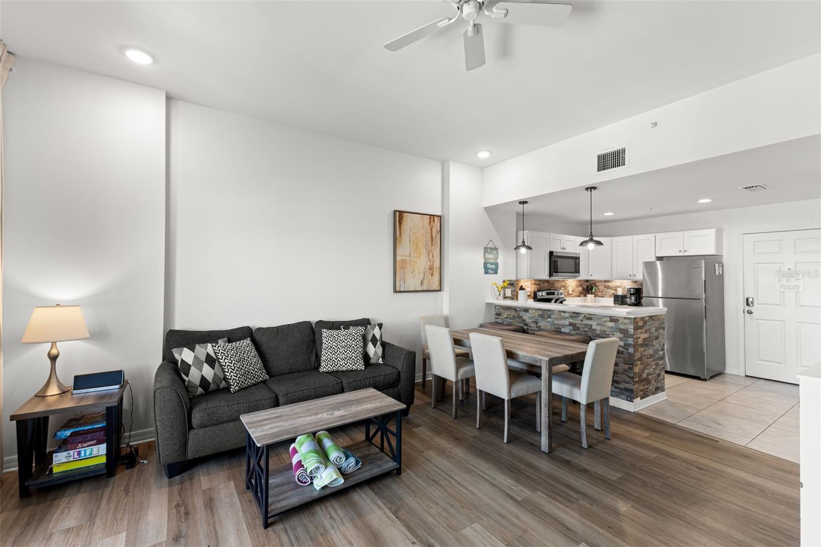 Listing photo id 12 for 13101 Gulf Boulevard 1605