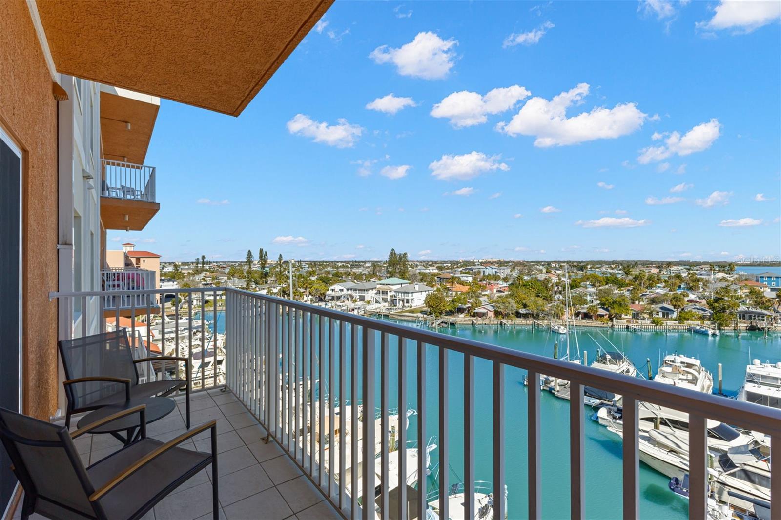 Listing photo id 13 for 13101 Gulf Boulevard 1605