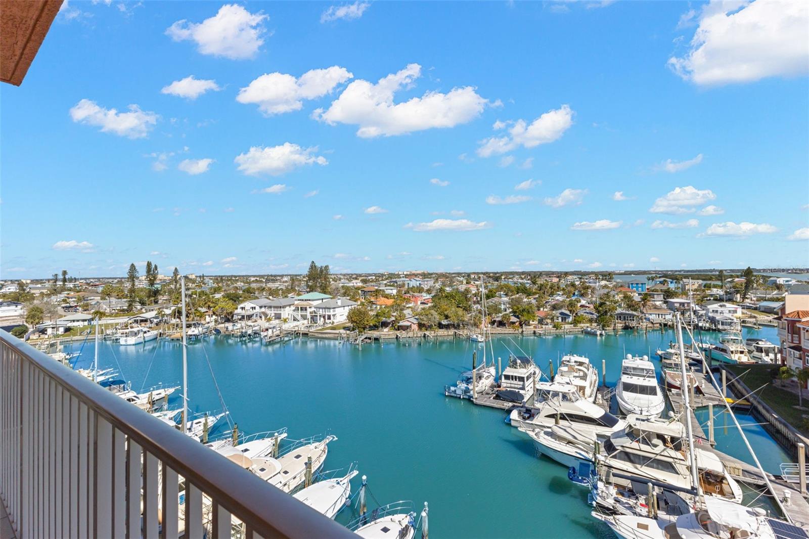 Listing photo id 14 for 13101 Gulf Boulevard 1605