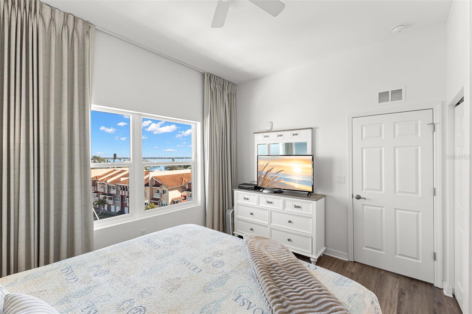Listing photo id 19 for 13101 Gulf Boulevard 1605