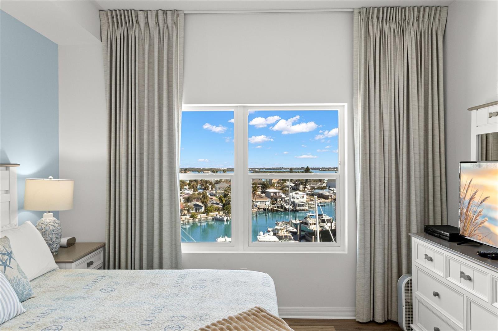 Listing photo id 21 for 13101 Gulf Boulevard 1605