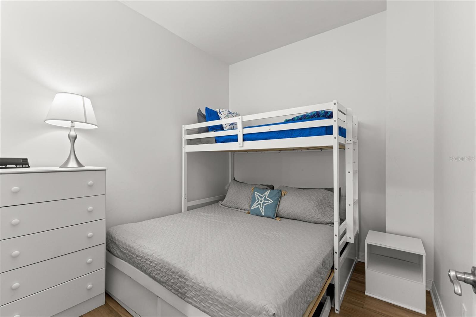 Listing photo id 28 for 13101 Gulf Boulevard 1605