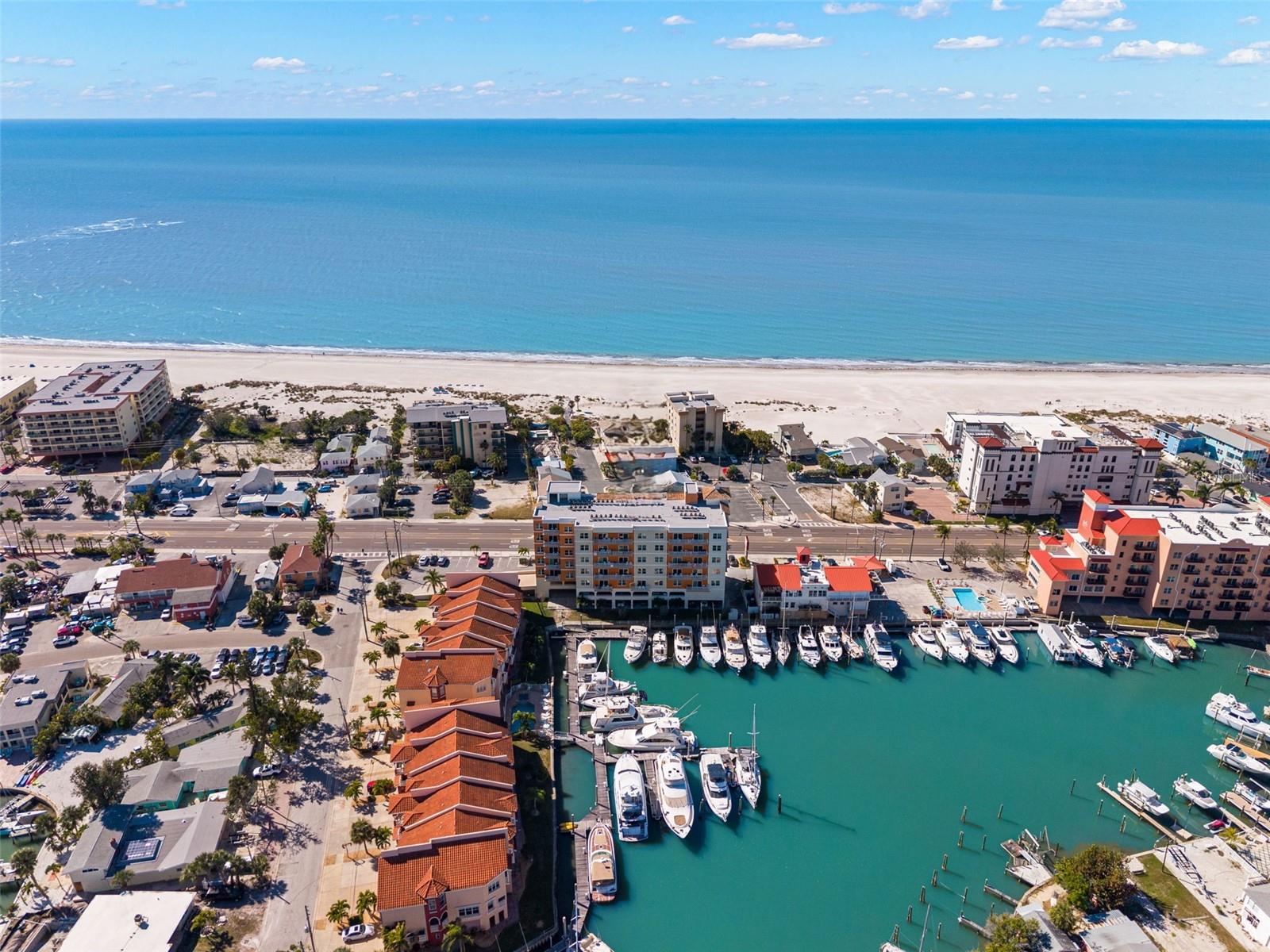Listing photo id 31 for 13101 Gulf Boulevard 1605