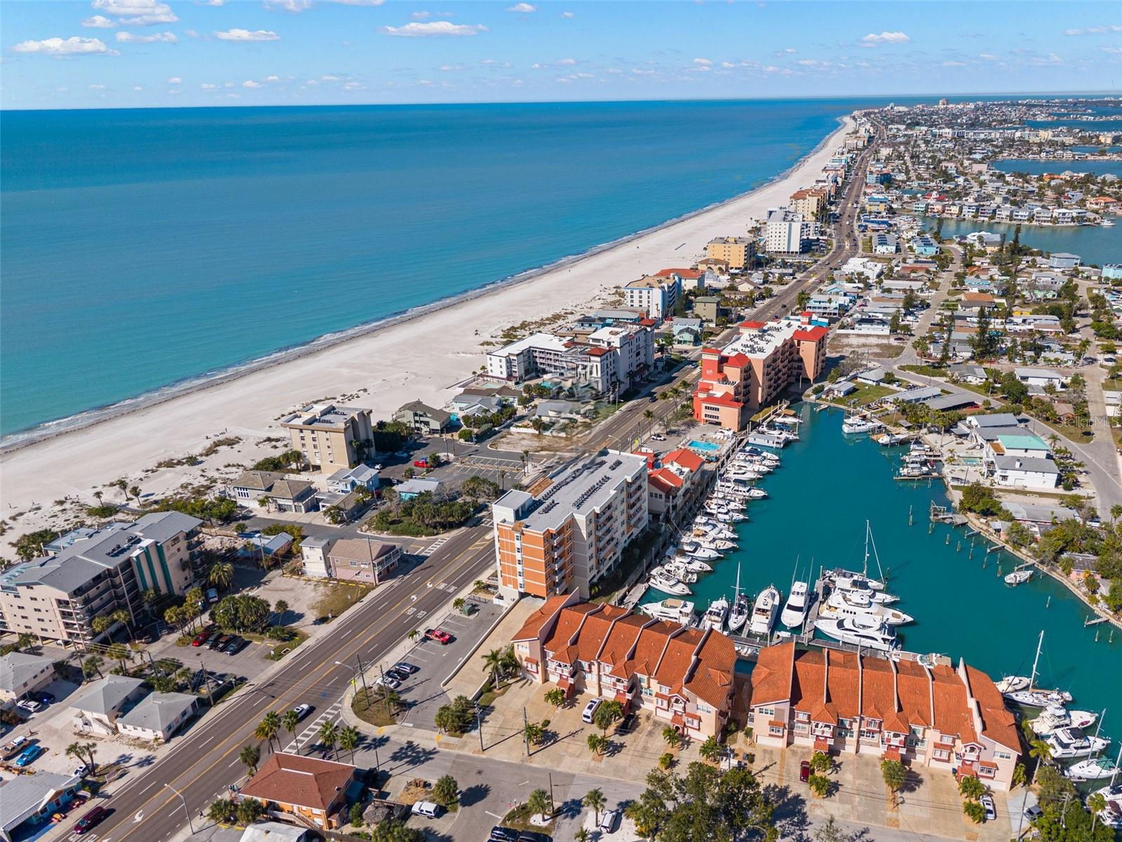 Listing photo id 32 for 13101 Gulf Boulevard 1605