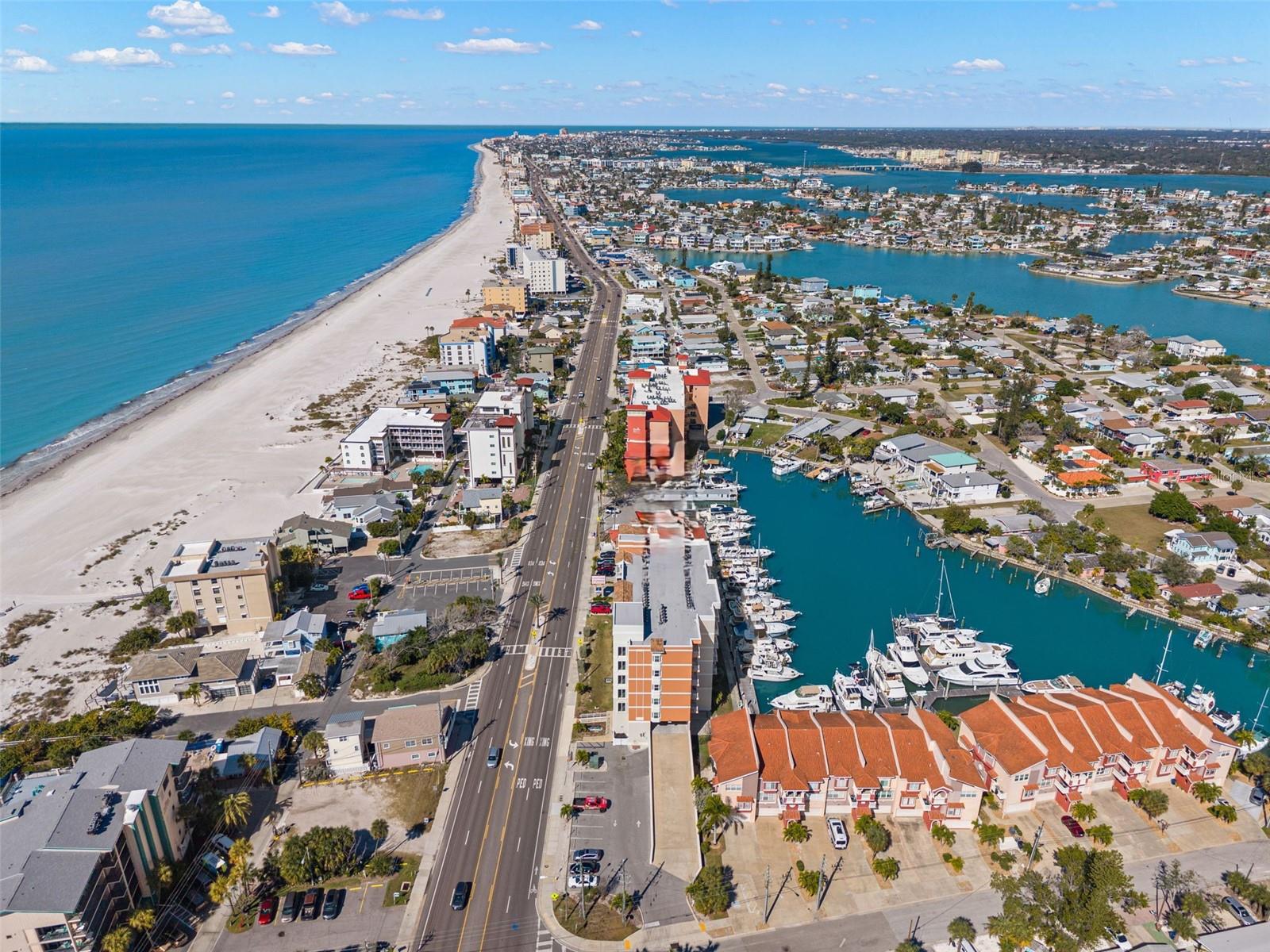 Listing photo id 33 for 13101 Gulf Boulevard 1605