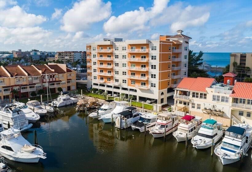 Listing photo id 35 for 13101 Gulf Boulevard 1605