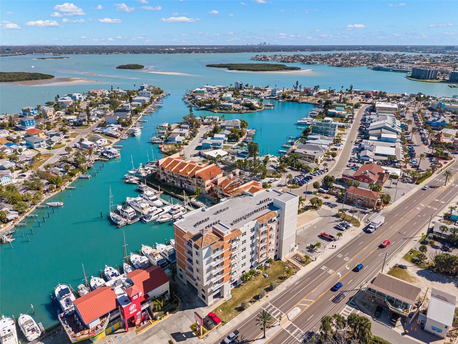 Listing photo id 37 for 13101 Gulf Boulevard 1605