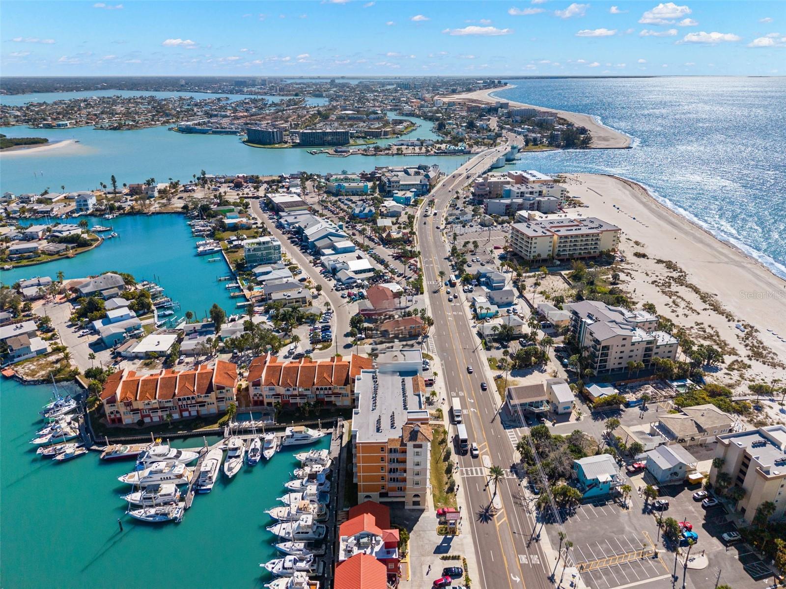 Listing photo id 38 for 13101 Gulf Boulevard 1605